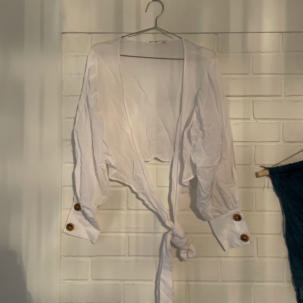 Rare The Link by K white wrap top. Never worn.